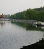 黃水河兩岸生機盎然，綠意蔥蘢，走在兩岸曲徑通幽的小路上，暗香來襲，沁人心脾，成為西寧市的一處天然氧吧。